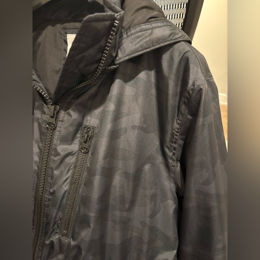 GapFit Recycled Padded Parka Camo color - Picture 7 of 7